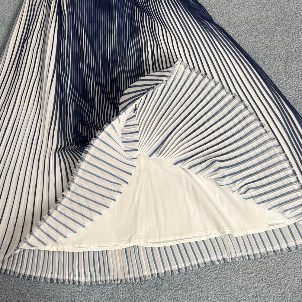 Elegant Navy Blue Pleated Skirt - Picture 5 of 7